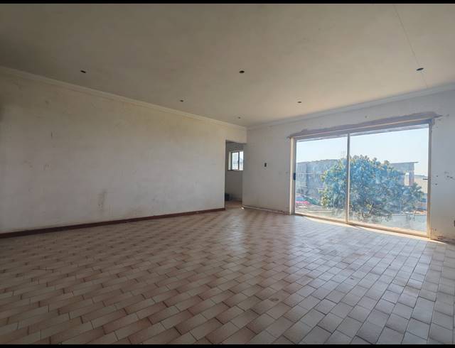 5 BEDROOM FREESTANDING FOR SALE IN TONGAAT BEACH